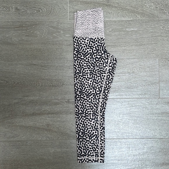 Lululemon Leopard Print Cropped Legging - Picture 2 of 7